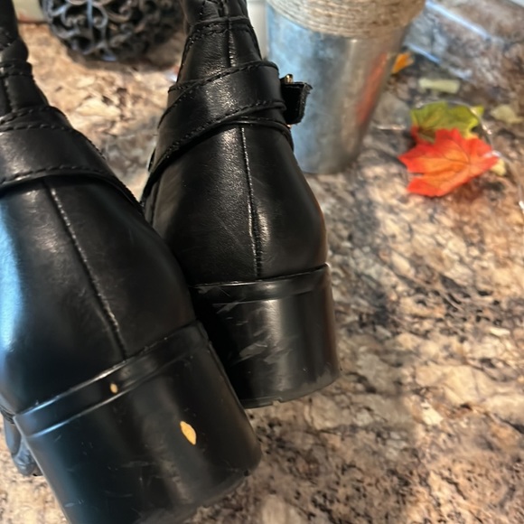 Worn twice size 11 boots - Picture 3 of 5